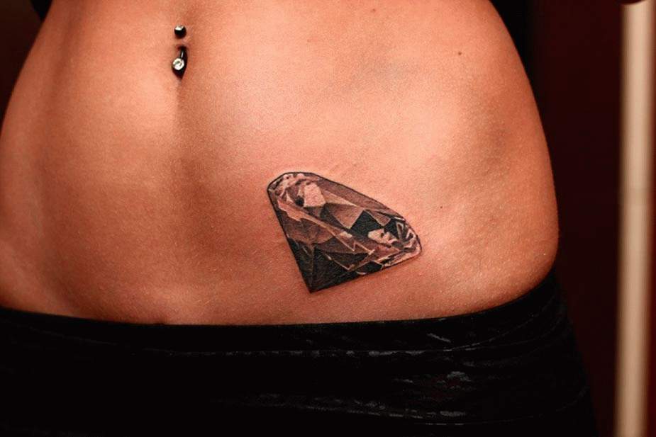 10 популярных символов женских татуировок