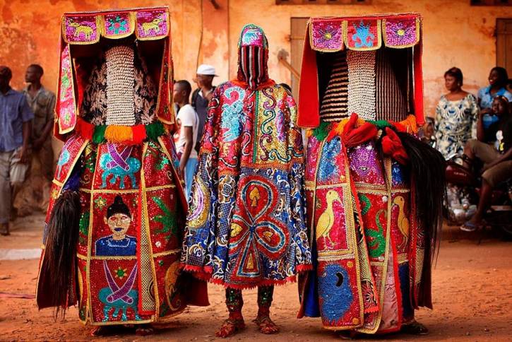 Яркие и необычные традиционные наряды